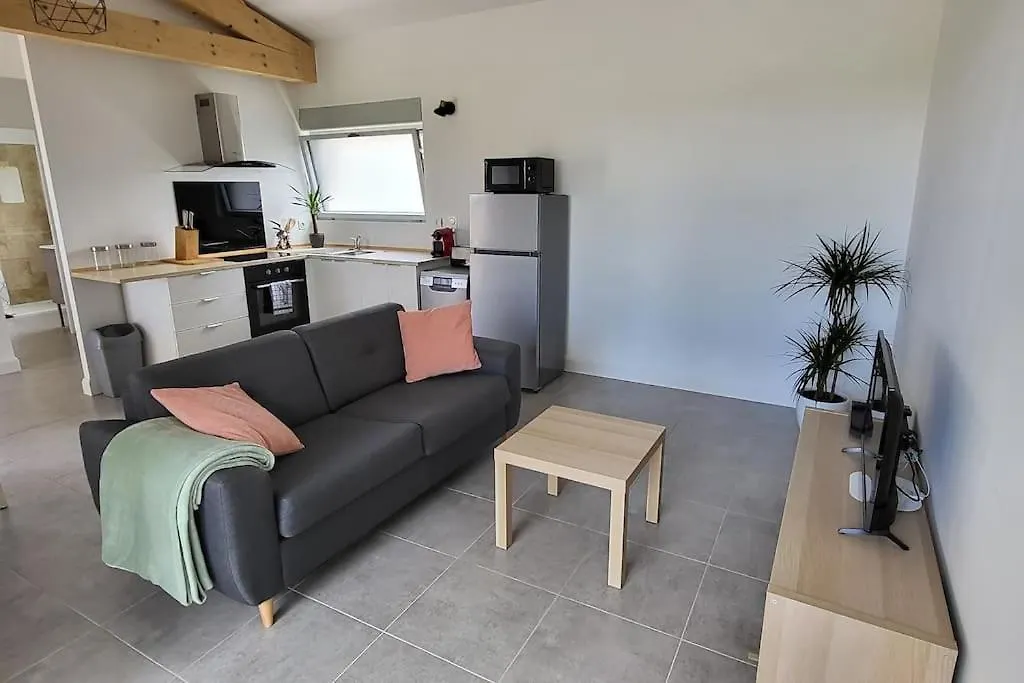 Chambre Chez Sandra Et Fabien Dans Petite Maison Coeur Village Maubec